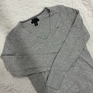Tommy Hilfiger women’s Gray V-Neck Sweater - XS
